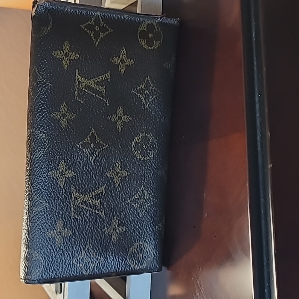 Louis  Vuitton  Monogram  limited edition  international  Brown Wallet and chain - Picture 2 of 7